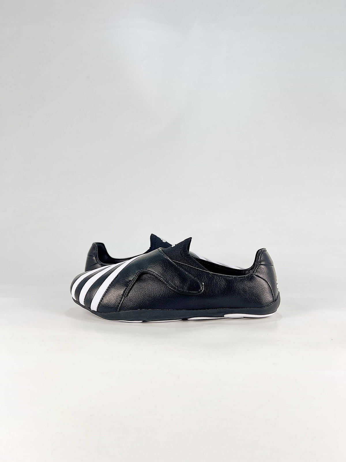 Pharrell Williams x Adidas Vario Flat Earther "Core Black White"-Classic sneakers，Adidas Women's Shoe Sale / Men's Shoe Sale