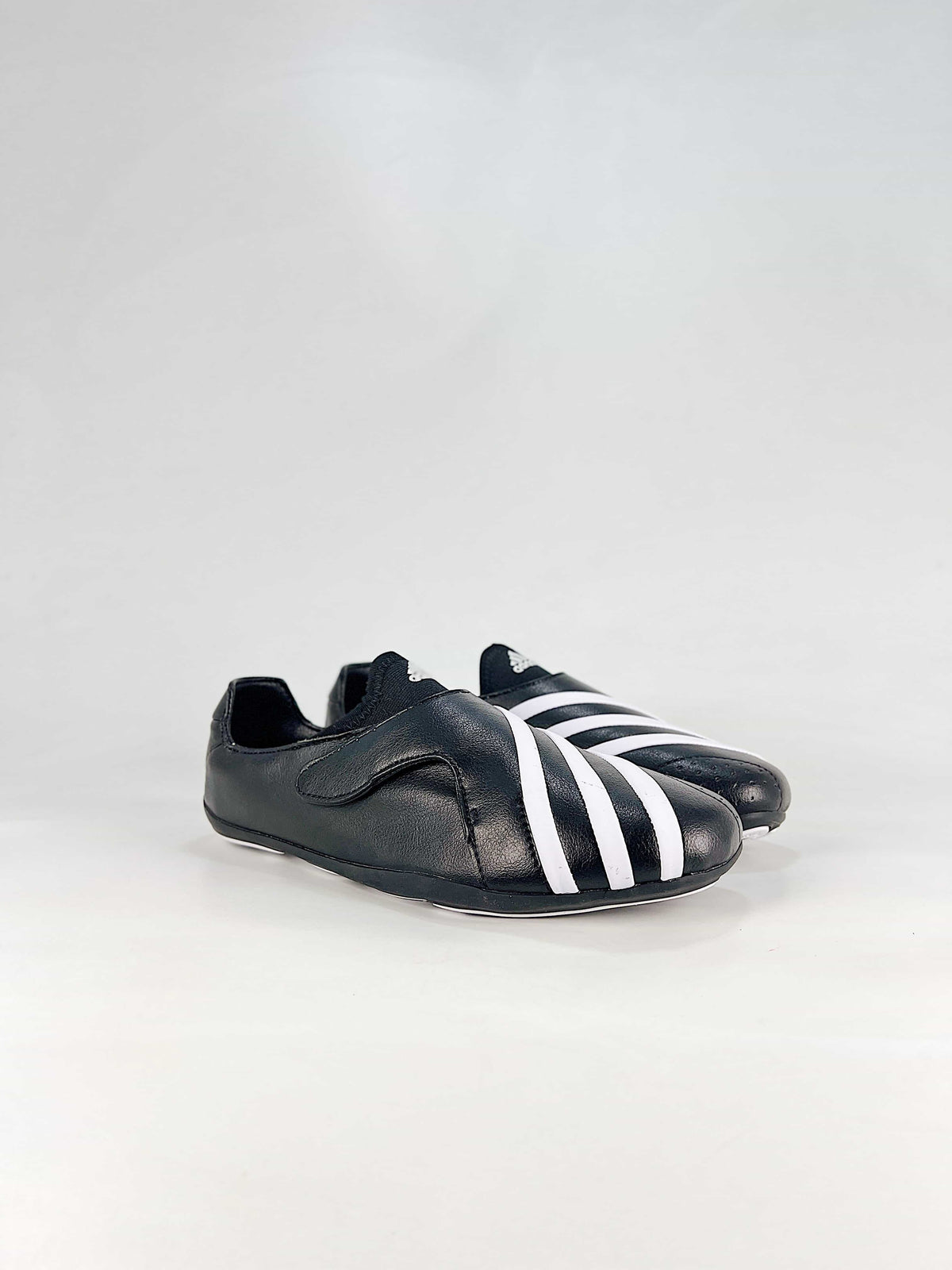 Pharrell Williams x Adidas Vario Flat Earther "Core Black White"-Classic sneakers，Adidas Women's Shoe Sale / Men's Shoe Sale