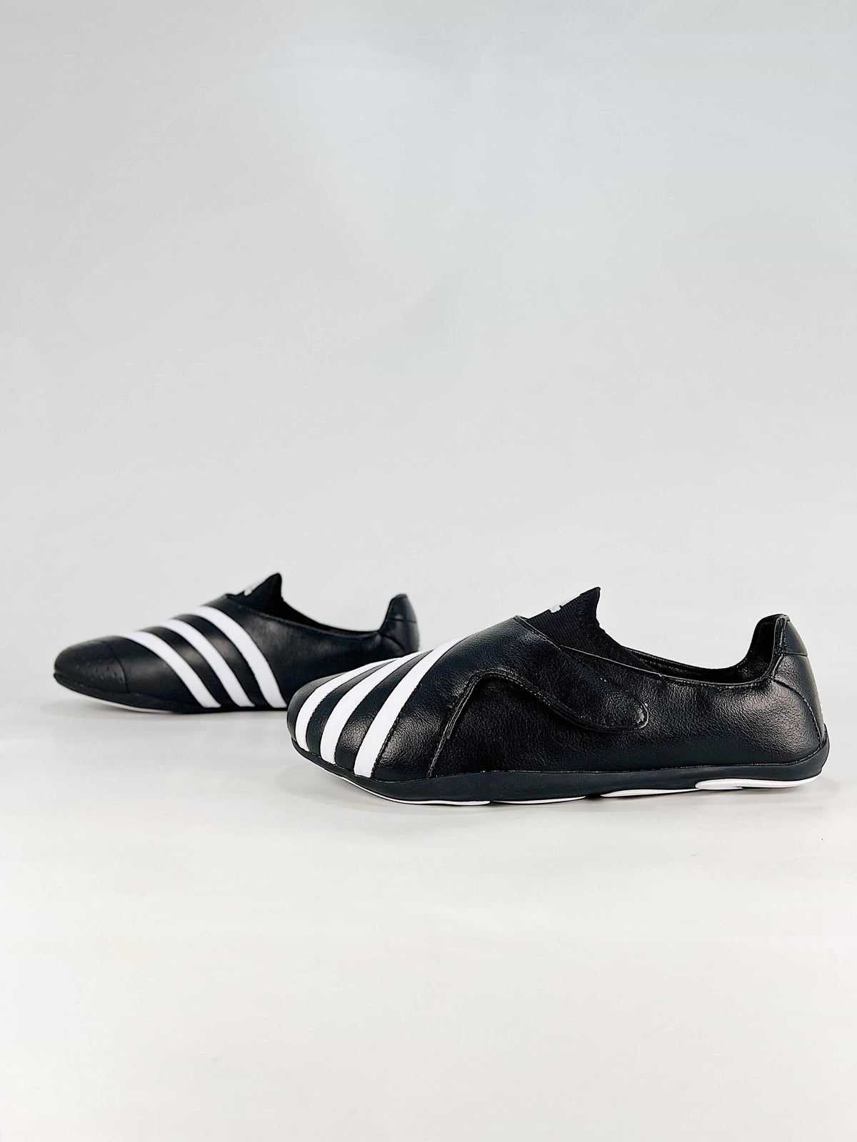 Pharrell Williams x Adidas Vario Flat Earther "Core Black White"-Classic sneakers，Adidas Women's Shoe Sale / Men's Shoe Sale
