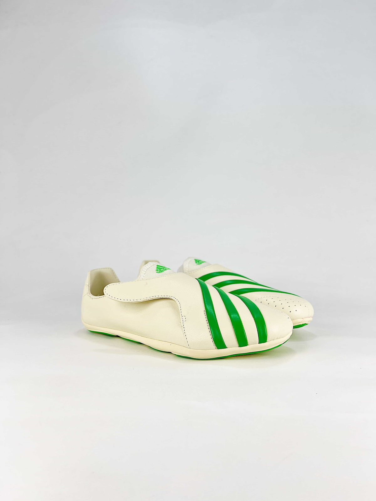 Pharrell Williams x Adidas Vario Flat Earther "Cream White Green"-Classic sneakers，Adidas Women's Shoe Sale / Men's Shoe Sale